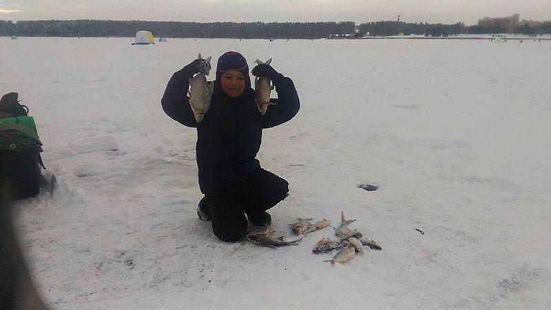 Прогноз клева на рузском. Озернинское водохранилище рыбалка. Рузское водохранилище рыбалка. Рузское водохранилище зима. Рыбалка на Озернинском водохранилище зимой.