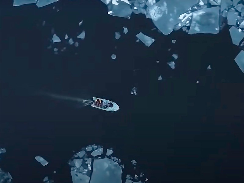 Рыбалка по последнему льду на лодке