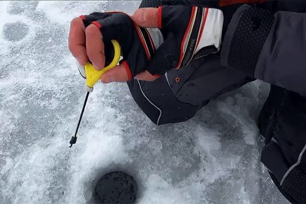 Ловля окуня по первому льду